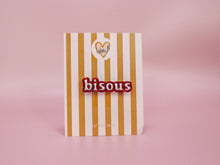 Charger l'image dans la galerie, Broche Bisous rouge &amp; blanc
