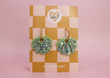 Charger l'image dans la galerie, Pampilles coquillages vert doux &amp; paillettes