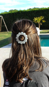 Barrette Fleur paillettes blanches