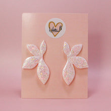 Charger l'image dans la galerie, Boucles d’oreilles Alma blanc &amp; paillettes Summer