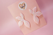 Charger l'image dans la galerie, Boucles d’oreilles Alma blanc &amp; paillettes Summer