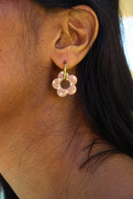 Charger l'image dans la galerie, Pampilles fleurs / mini pampilles moka à pois beige