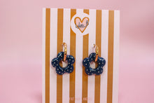 Charger l'image dans la galerie, Pampilles fleurs bleu marine à pois crème