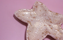 Charger l'image dans la galerie, Coupelle à bijoux étoile de mer crème &amp; feuilles d’or
