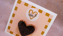 Charger l'image dans la galerie, Broche cœur Noir et or