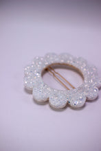 Charger l&#39;image dans la galerie, Barrette Fleur paillettes blanches